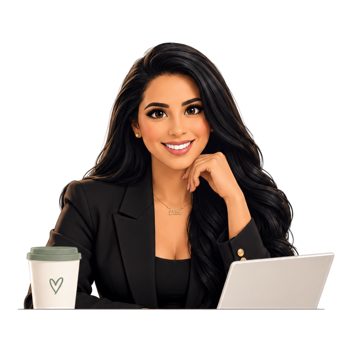 Ilustración de Luisa Pacheco sonriendo frente a su laptop, con un café